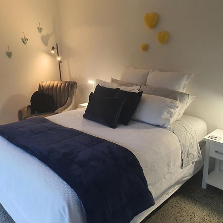 Kiwiblue Hotel เคริเคริ ภายนอก รูปภาพ